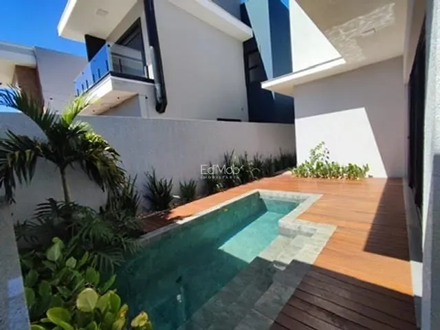 Sobrado com 200m² 3 quartos e 4 banheiros, à venda, no bairro FAG em Cascavel