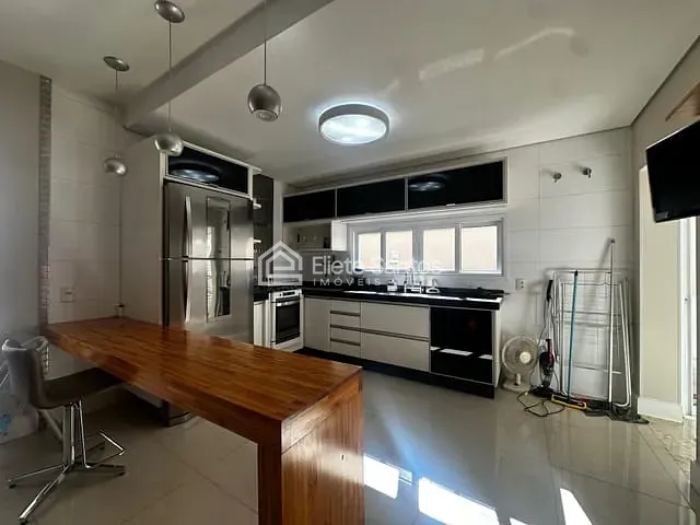 Sobrado 3 quartos e 5 banheiros, à venda, no bairro Jardim Trípoli em Americana