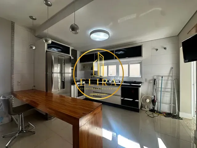 Sobrado 3 quartos e 5 banheiros, à venda, no bairro Jardim Trípoli em Americana