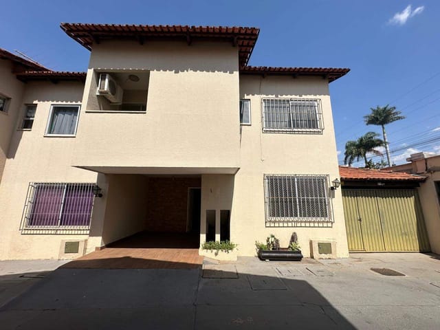 Sobrado com 180m² 4 quartos e 4 banheiros, para alugar, no bairro Parque Amazônia em Goiânia