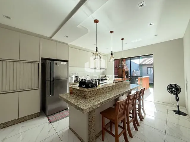 Sobrado 3 quartos e 3 banheiros, à venda, no bairro Jardim Vale do Sol em Apucarana