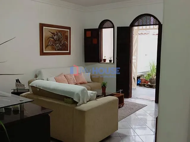 Sobrado 6 quartos e 5 banheiros, à venda ou para alugar, no bairro Hernani Sá em Ilhéus