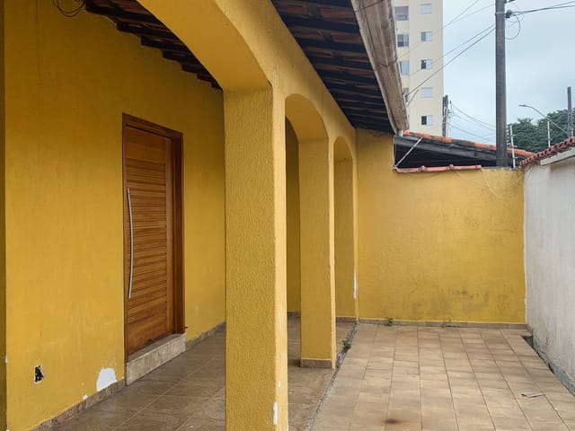 Sobrado com 250m² 3 quartos e 3 banheiros, à venda, no bairro Loteamento Residencial Andrade em Pindamonhangaba