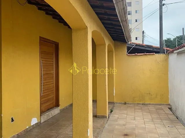 Sobrado com 250m² 3 quartos e 3 banheiros, à venda, no bairro Loteamento Residencial Andrade em Pindamonhangaba
