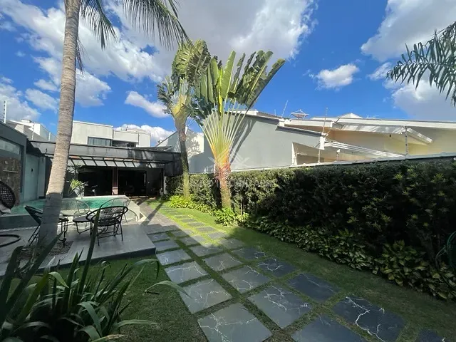 Sobrado com 262m² 3 quartos e 2 banheiros, à venda, no bairro Jardim Maringá em Sinop