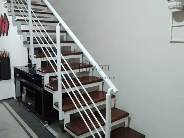 Sobrado com 150m², para alugar, no bairro Jardim São Pedro em Mogi das Cruzes