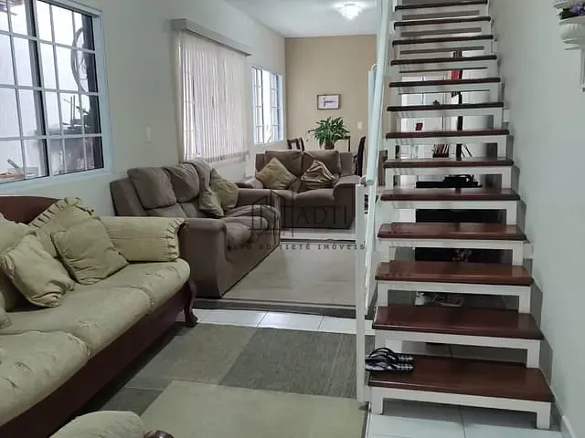 Sobrado com 150m², para alugar, no bairro Jardim São Pedro em Mogi das Cruzes