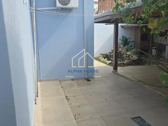 Casa com 300m² 2 quartos e 2 banheiros, à venda, no bairro Loteamento Ana Quirina em Pindamonhangaba