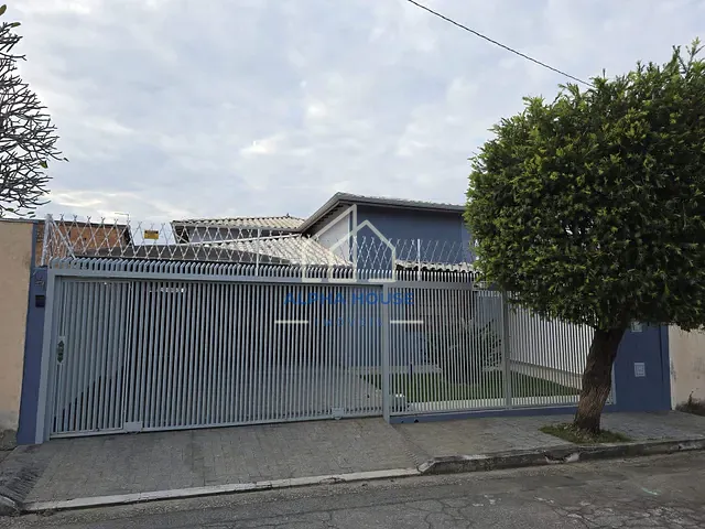 Casa com 300m² 2 quartos e 2 banheiros, à venda, no bairro Loteamento Ana Quirina em Pindamonhangaba