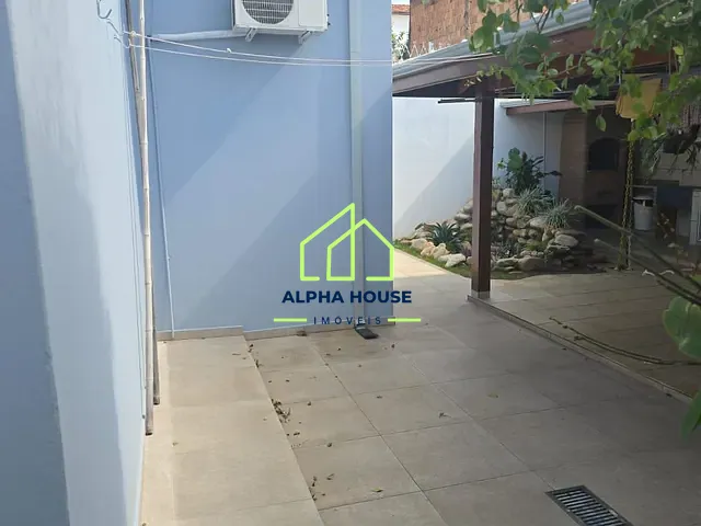 Casa com 300m² 2 quartos e 2 banheiros, à venda, no bairro Loteamento Ana Quirina em Pindamonhangaba