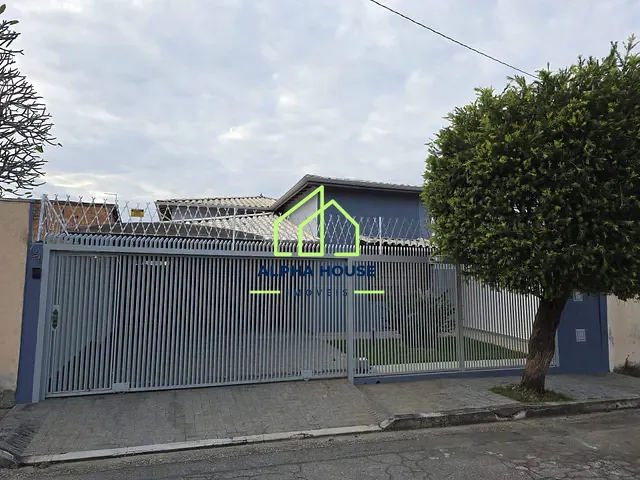 Casa com 300m² 2 quartos e 2 banheiros, à venda, no bairro Loteamento Ana Quirina em Pindamonhangaba