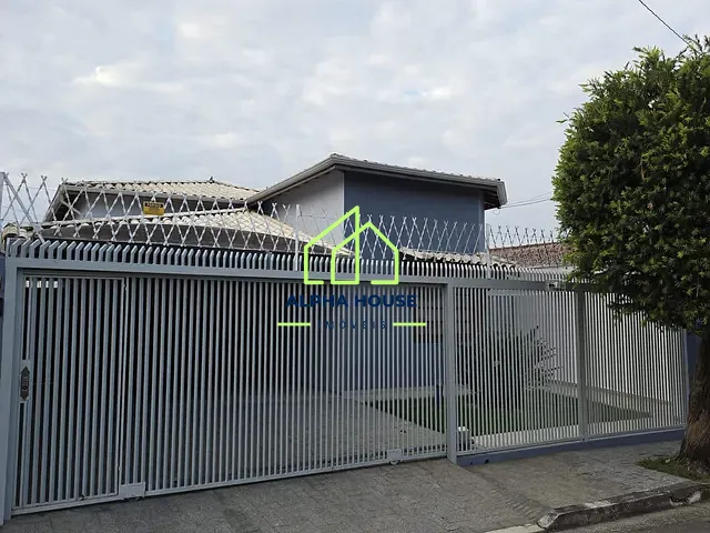 Casa com 300m² 2 quartos e 2 banheiros, à venda, no bairro Loteamento Ana Quirina em Pindamonhangaba