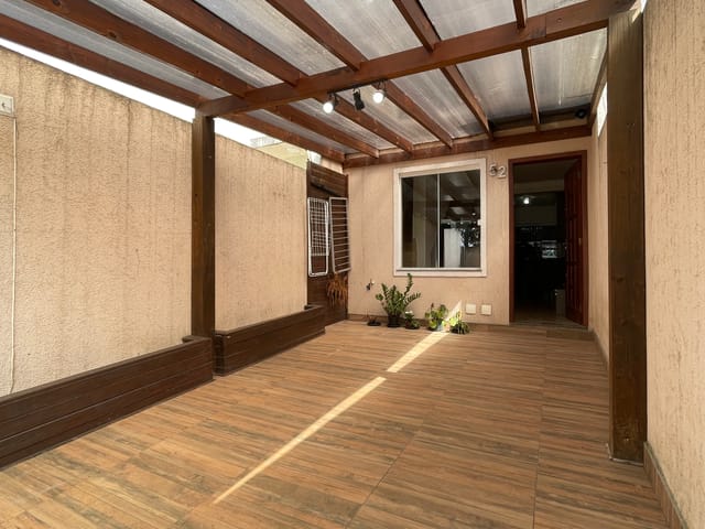 Sobrado com 58m² 2 quartos e 2 banheiros, à venda ou para alugar, no bairro Jardim Carvalho em Ponta Grossa