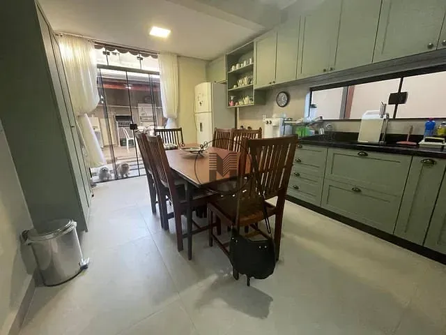 Sobrado para alugar, no bairro Parque Residencial Beira Rio em Guaratinguetá