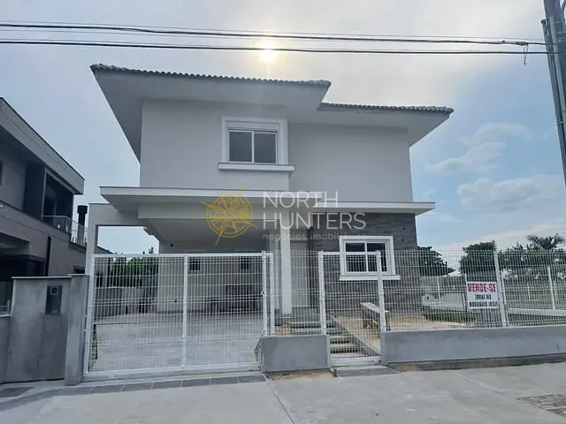 Sobrado com 215m² 3 quartos e 4 banheiros, à venda, no bairro Daniela em Florianópolis