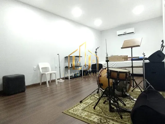 Sobrado com 360m² 5 quartos e 4 banheiros, à venda, no bairro Morada do Ouro em Cuiabá