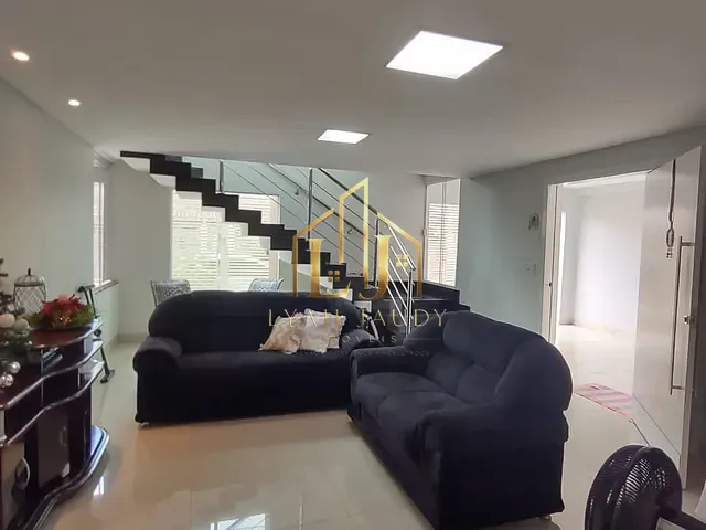 Sobrado com 360m² 5 quartos e 4 banheiros, à venda, no bairro Morada do Ouro em Cuiabá