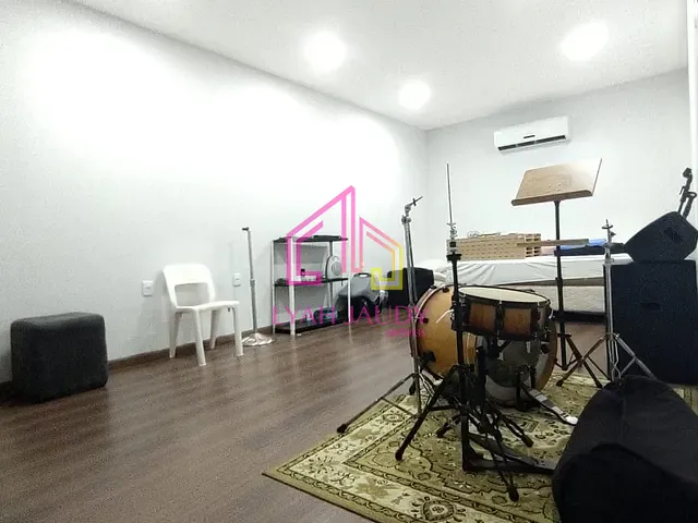 Sobrado com 360m² 5 quartos e 4 banheiros, à venda, no bairro Morada do Ouro em Cuiabá