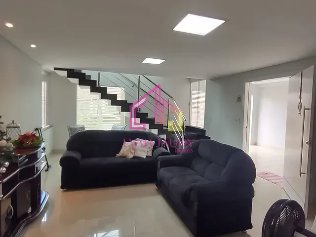 Sobrado com 360m² 5 quartos e 4 banheiros, à venda, no bairro Morada do Ouro em Cuiabá