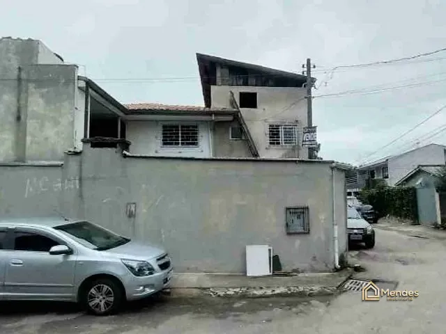 Sobrado com 140m² 4 quartos e 2 banheiros, à venda, no bairro Sítio Cercado em Curitiba