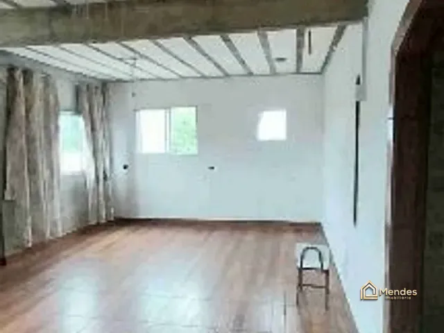 Sobrado com 140m² 4 quartos e 2 banheiros, à venda, no bairro Sítio Cercado em Curitiba