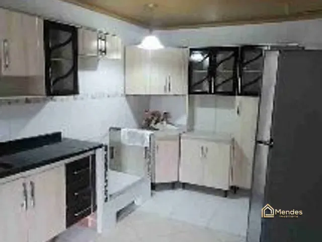 Sobrado com 140m² 4 quartos e 2 banheiros, à venda, no bairro Sítio Cercado em Curitiba