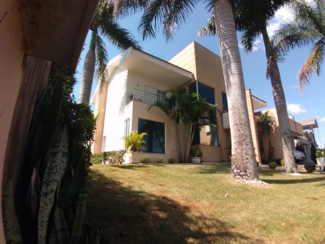 Sobrado com 1030m² 4 quartos e 3 banheiros, à venda, no bairro Jardim União em Cambé