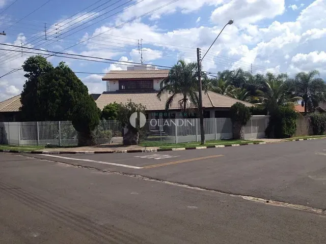Sobrado com 700m² 4 quartos e 4 banheiros, à venda, no bairro Jardim Resek em Artur Nogueira