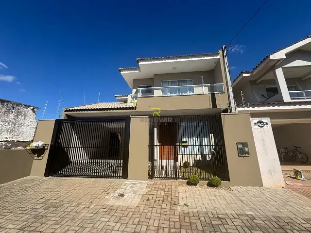 Sobrado com 150m² 3 quartos e 3 banheiros, à venda, no bairro Boqueirão em Guarapuava
