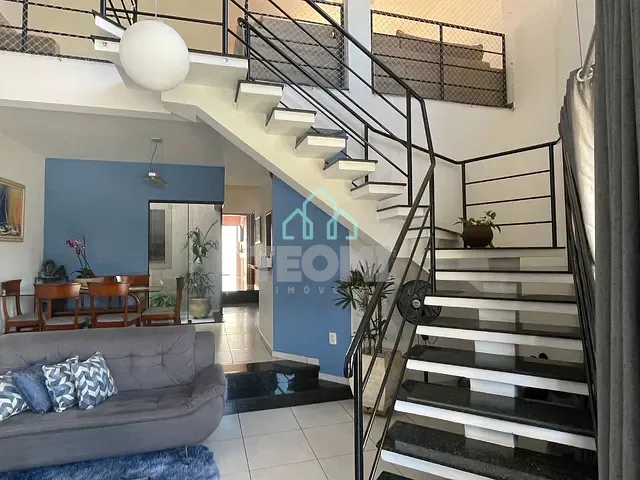 Sobrado com 275m² 3 quartos e 2 banheiros, à venda, no bairro Parque Nossa Senhora da Gloria em Tremembé