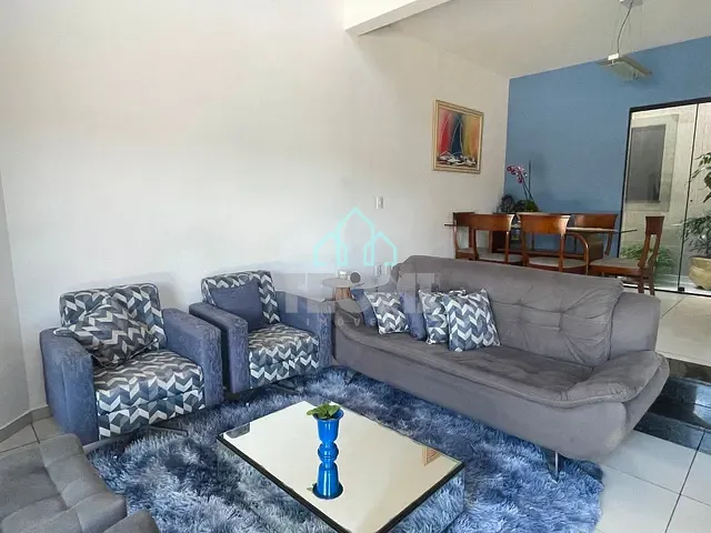 Sobrado com 275m² 3 quartos e 2 banheiros, à venda, no bairro Parque Nossa Senhora da Gloria em Tremembé