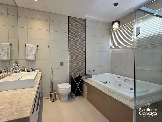 Casa 3 quartos e 3 banheiros, à venda, no bairro Jardim Novo Horizonte em Maringá