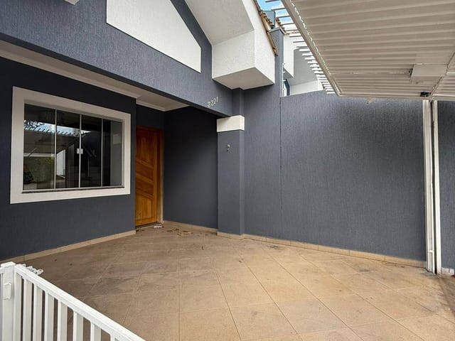 Sobrado com 86m² 4 quartos e 2 banheiros, à venda, no bairro Uvaranas em Ponta Grossa