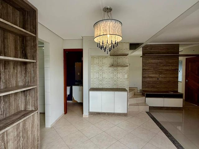 Sobrado com 86m² 4 quartos e 2 banheiros, à venda, no bairro Uvaranas em Ponta Grossa