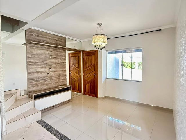 Sobrado com 86m² 4 quartos e 2 banheiros, à venda, no bairro Uvaranas em Ponta Grossa