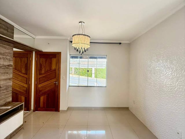 Sobrado com 86m² 4 quartos e 2 banheiros, à venda, no bairro Uvaranas em Ponta Grossa