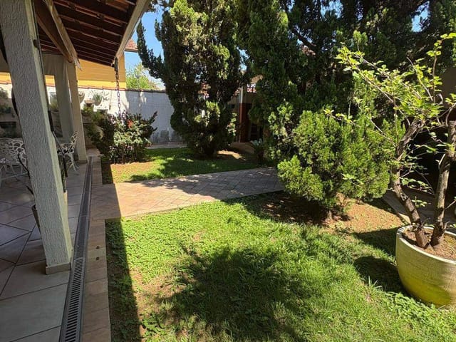 Sobrado com 334m² 4 quartos e 3 banheiros, à venda, no bairro Jardim do Ypê em Pindamonhangaba