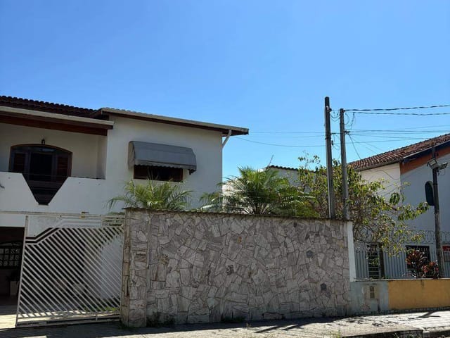 Sobrado com 334m² 4 quartos e 3 banheiros, à venda, no bairro Jardim do Ypê em Pindamonhangaba