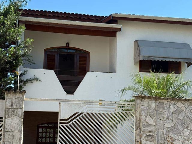 Sobrado com 334m² 4 quartos e 3 banheiros, à venda, no bairro Jardim do Ypê em Pindamonhangaba