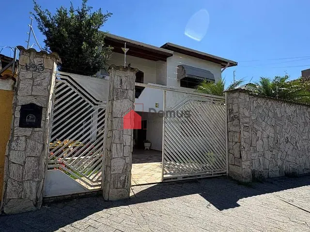 Sobrado com 334m² 4 quartos e 3 banheiros, à venda, no bairro Jardim do Ypê em Pindamonhangaba