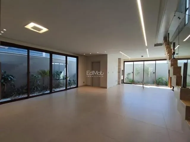Sobrado com 200m² 3 quartos e 4 banheiros, à venda, no bairro FAG em Cascavel