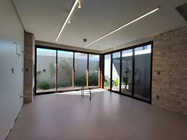 Sobrado com 200m² 3 quartos e 4 banheiros, à venda, no bairro FAG em Cascavel