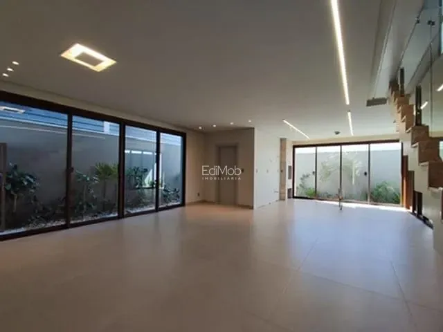 Sobrado com 200m² 3 quartos e 4 banheiros, à venda, no bairro FAG em Cascavel
