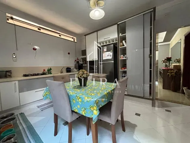 Sobrado com 444m² 3 quartos e 5 banheiros, à venda, no bairro Parque Residencial Nardini em Americana