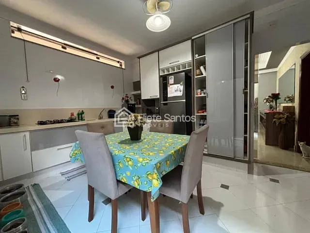 Sobrado com 444m² 3 quartos e 5 banheiros, à venda, no bairro Parque Residencial Nardini em Americana
