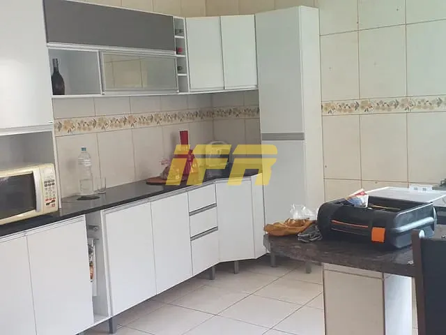 Sobrado com 300m² 3 quartos e 2 banheiros, à venda, no bairro Parque São Cristóvão em Taubaté