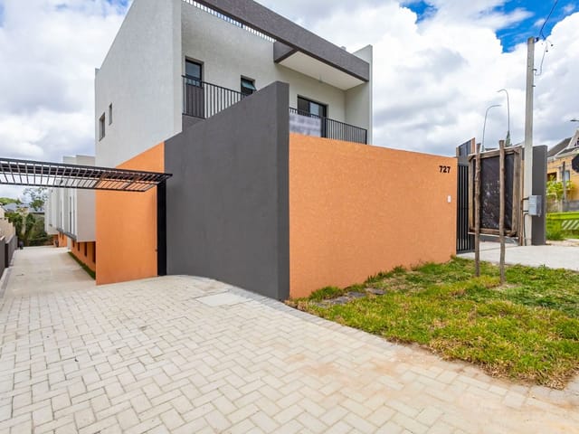Sobrado com 98m² 3 quartos e 3 banheiros, à venda, no bairro Abranches em Curitiba