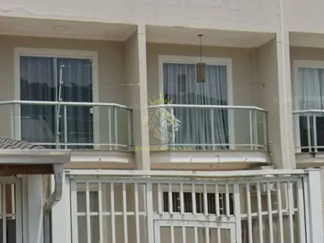 Sobrado 2 quartos e 2 banheiros, à venda, no bairro São Francisco de Assis em Camboriú