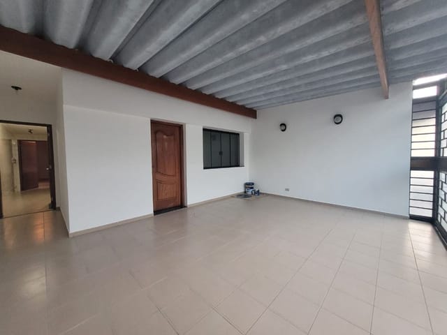 Foto do Sobrado - EXCELENTE SOBRADO NO TATUAPÉ, A 900 METROS DO METRÔ, MUITO BEM LOCALIZADO PRÓXIMO A RUA SERRA DE BRAGANÇA, PARA LOCAÇÃO OU VENDA!! | Unique Imóveis