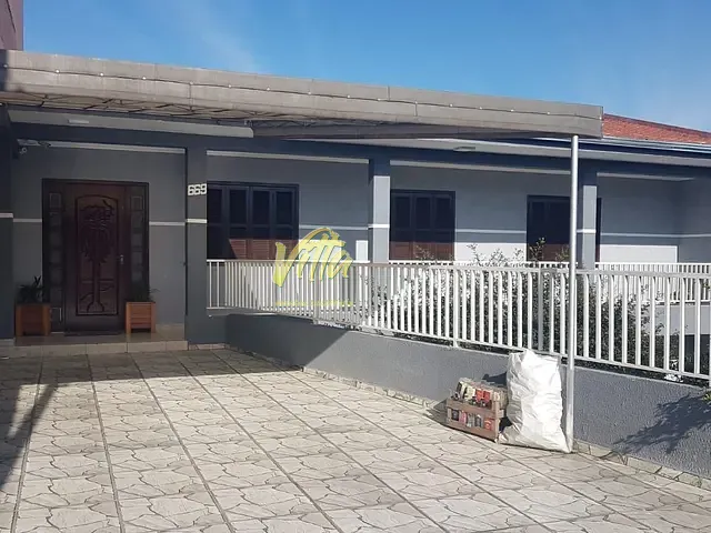 Sobrado com 360m² 5 quartos e 3 banheiros, à venda, no bairro Capela Velha em Araucária